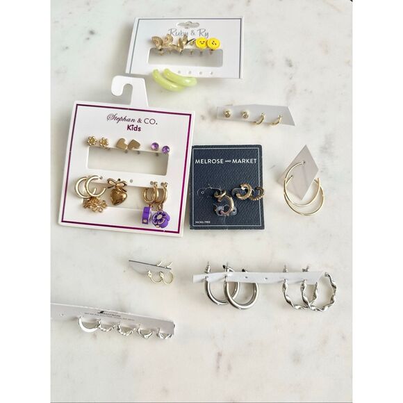 18 pairs of mixed earrings - Picture 1 of 8